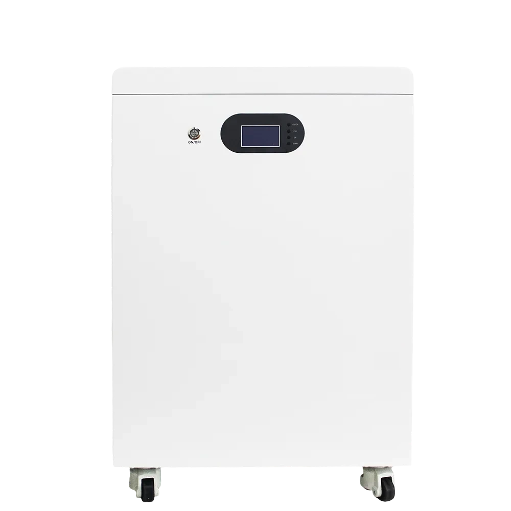 Witte mobiele thuisbatterij met digitaal display op wielen voor energie-opslag en stroomvoorziening